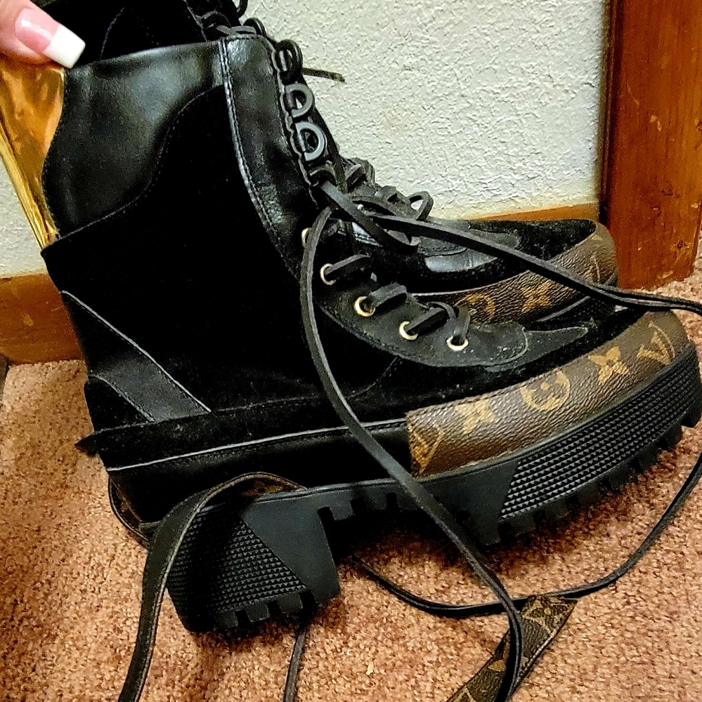 Snow boots